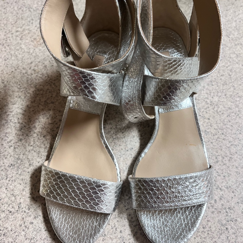 Michael kors Silver Strappy Women's Sandals size 7.5 NWOT - Picture 3 of 6